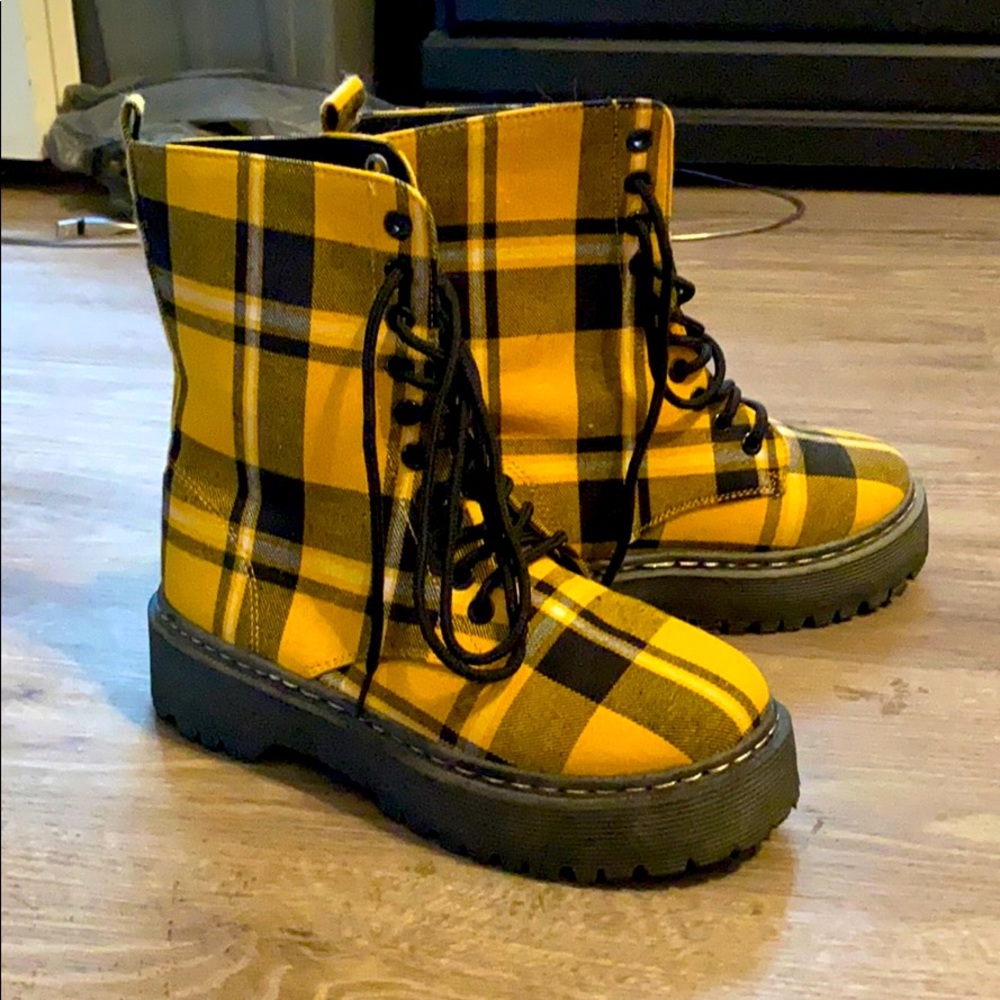 Yellow black plaid combat boots NWOT